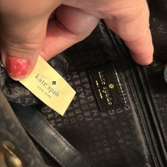 Kate spade ♠️ tote 👜 bag has on left handed a little bit ripped - Picture 15 of 17